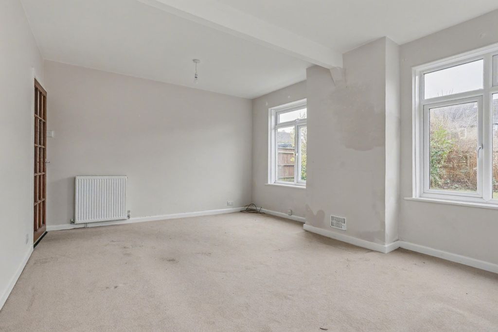 Property photo 3 of 20 18 Halsford Croft, East Grinstead, Rh19 1Pa