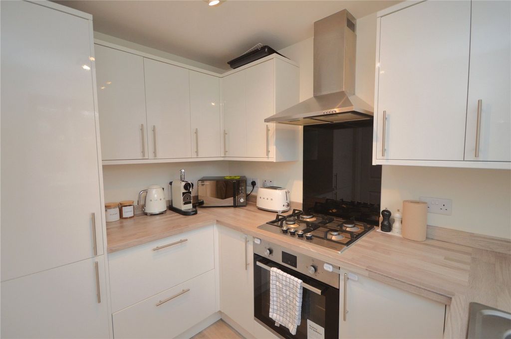 Property photo 2 of 10 Kitchen