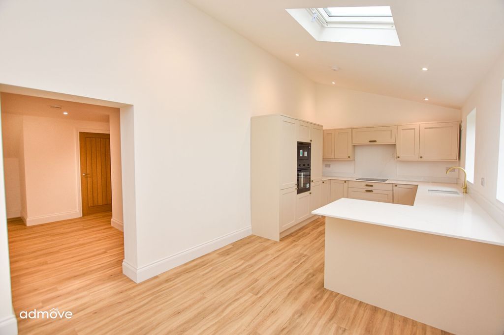 Property photo 2 of 37