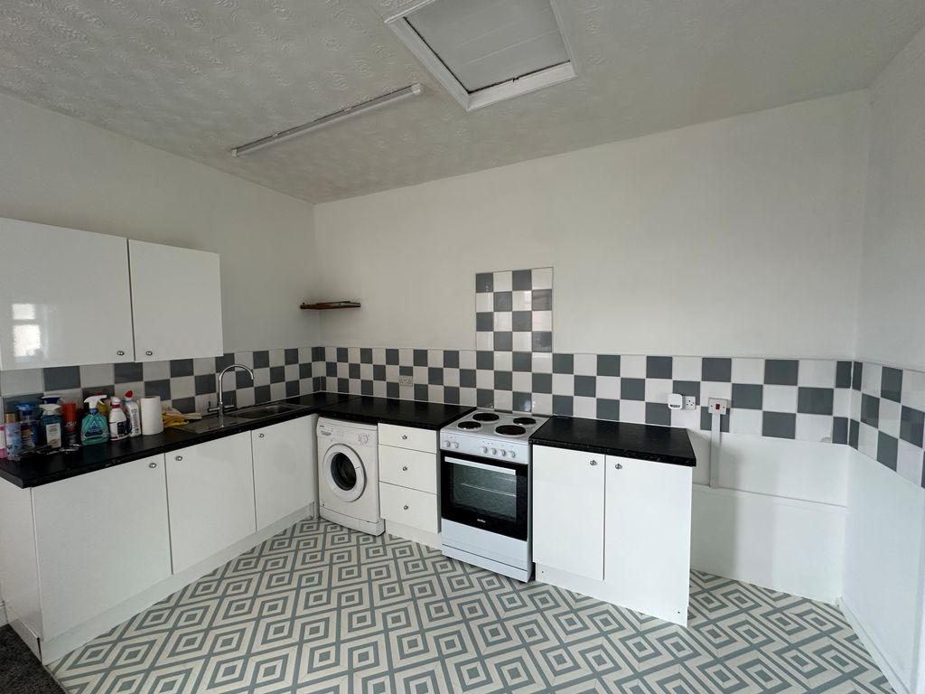 Property photo 2 of 7 Kitchen