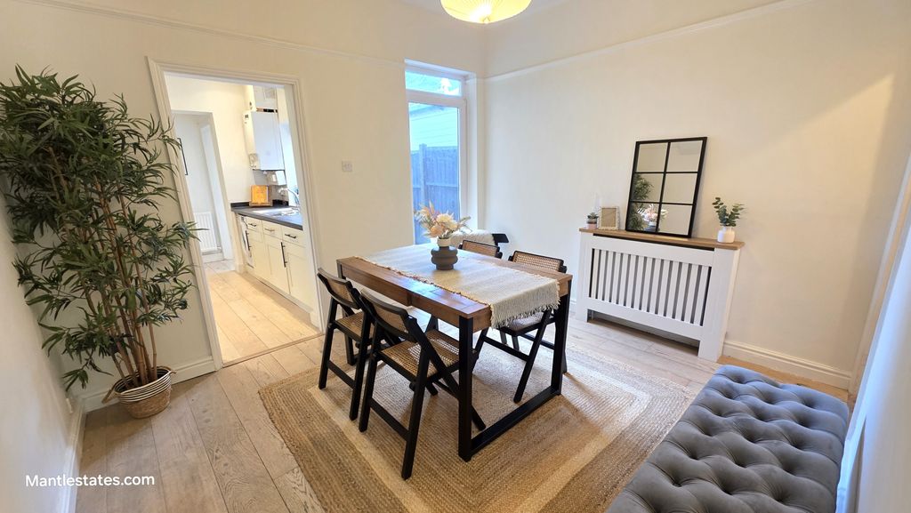 Property photo 3 of 24 Dining Room