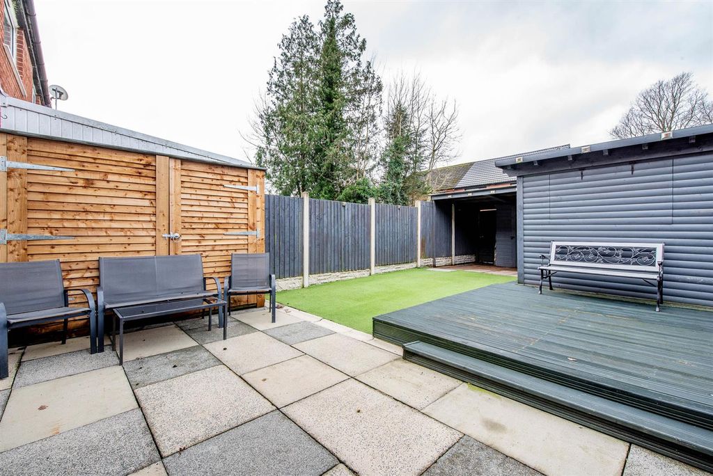 Property photo 2 of 21 Garden