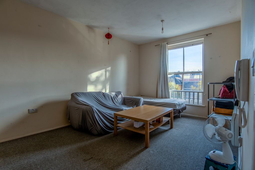 Property photo 2 of 19 Lounge
