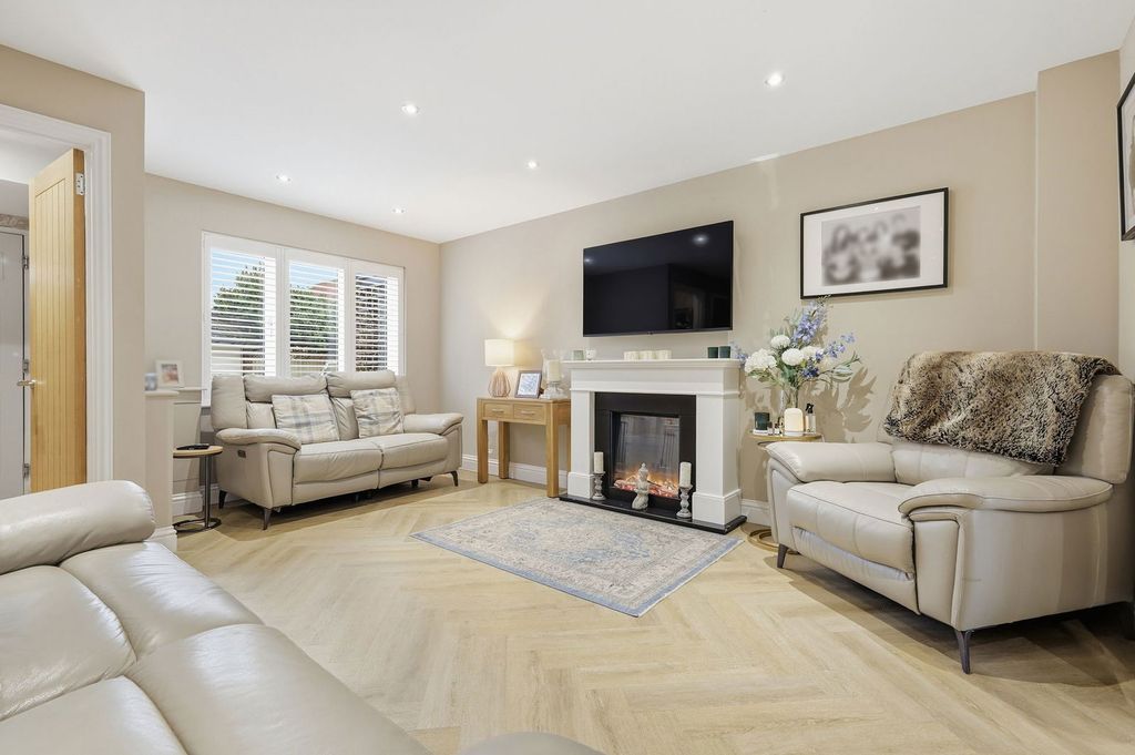 Property photo 3 of 25