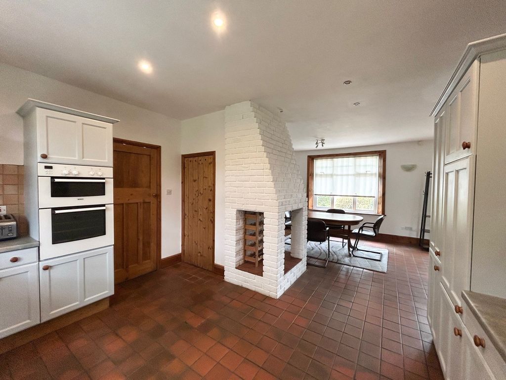Property photo 3 of 21 Dinning/Living