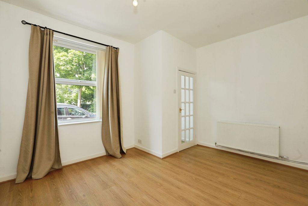 Property photo 3 of 17 Photo