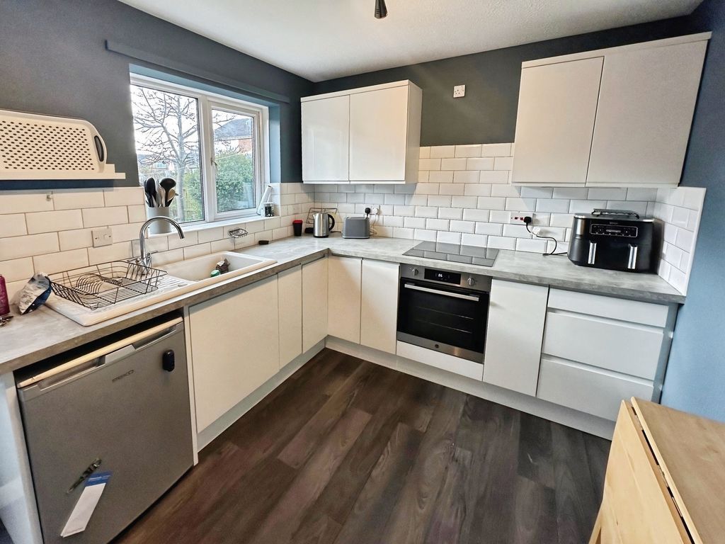 Property photo 3 of 12 Photo 8