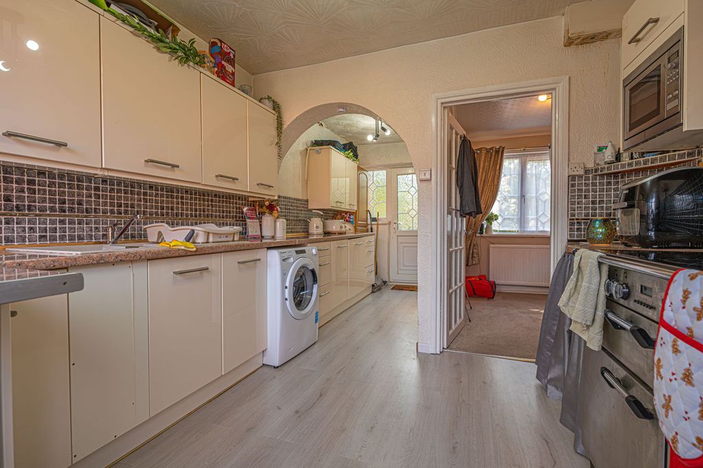 Property photo 3 of 27