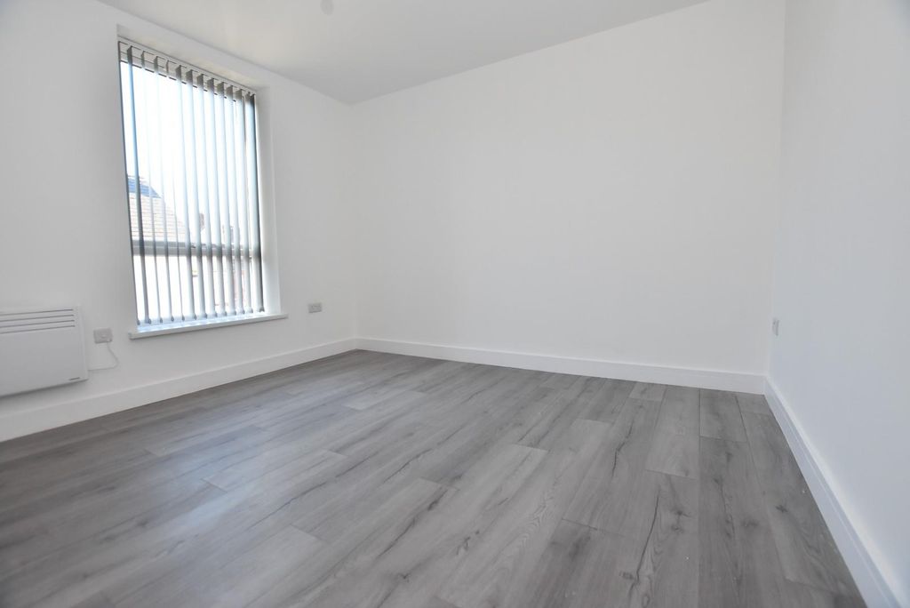 Property photo 3 of 6 Bed 1.Jpg