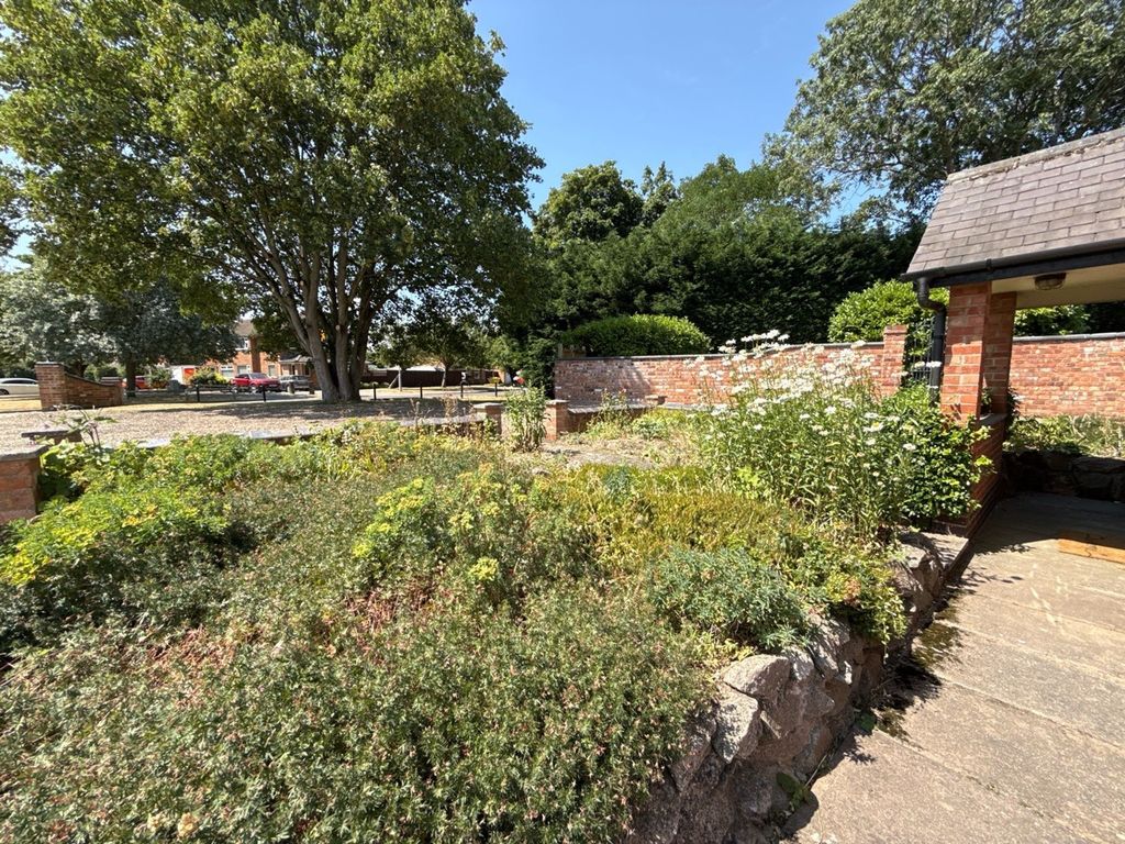 Property photo 2 of 43