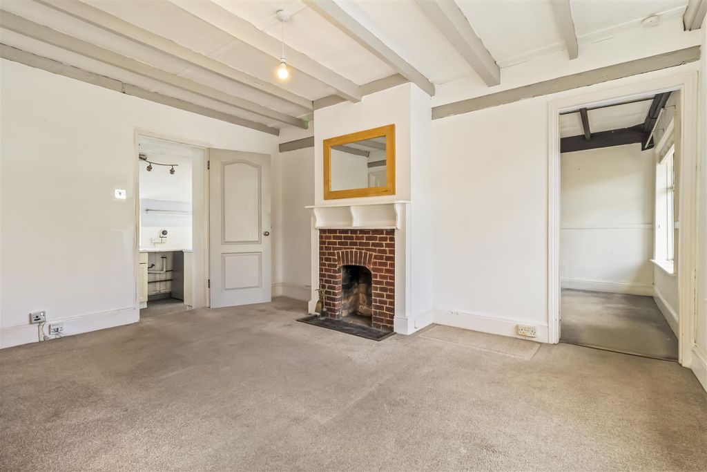 Property photo 2 of 22 9 Half Moon Lane-007.Jpg