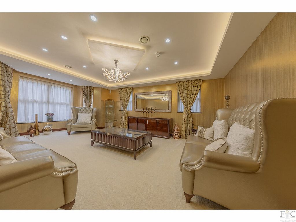 Property photo 2 of 34