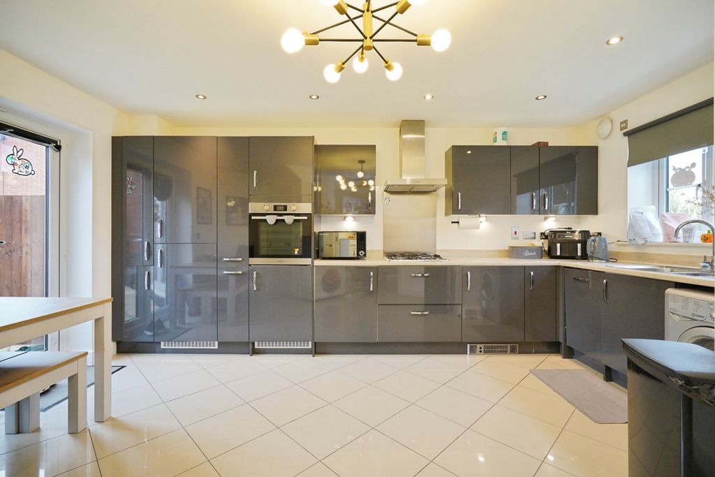 Property photo 2 of 17 Photo