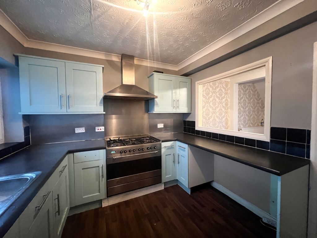 Property photo 2 of 6 Kitchen