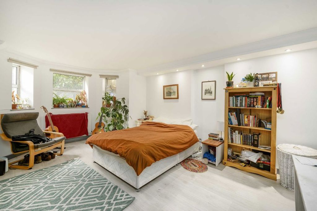 Property photo 3 of 7