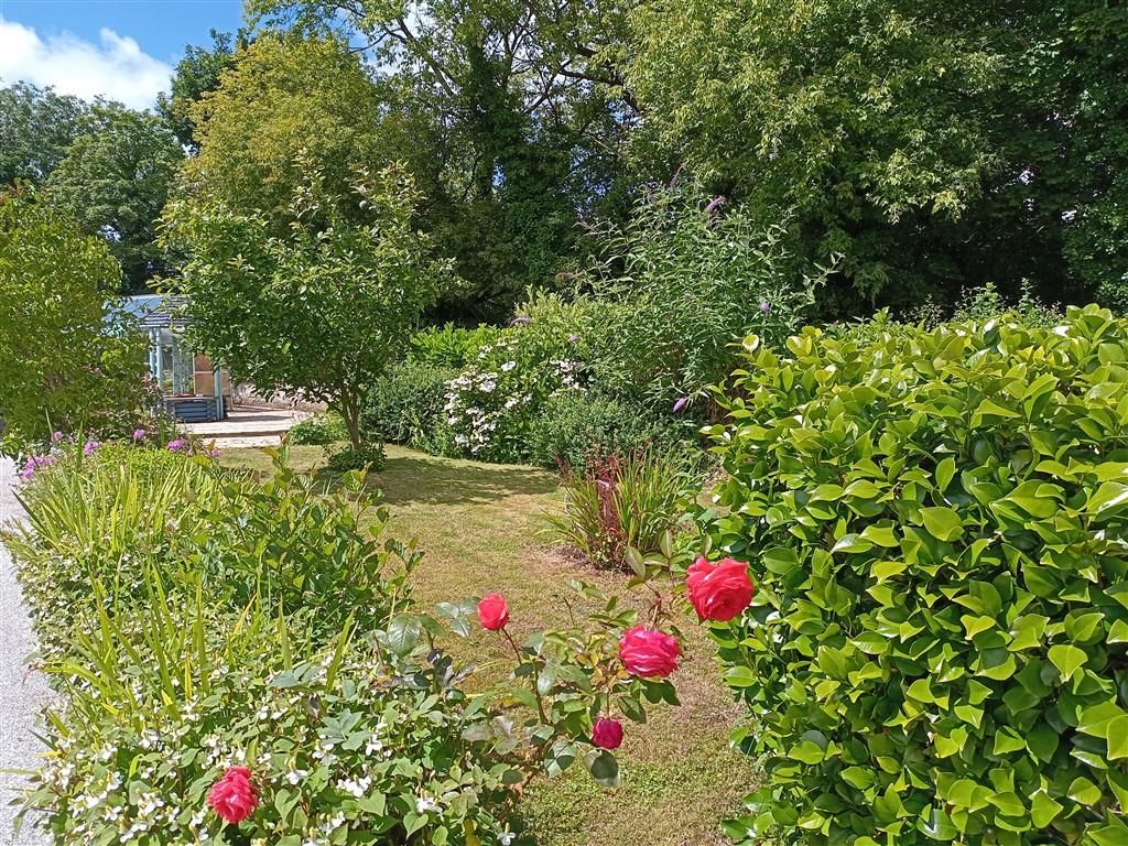 Property photo 2 of 29 Front Gardens