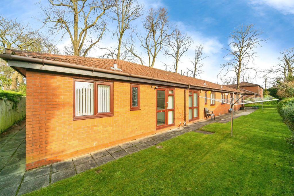 Property photo 2 of 17 Garden