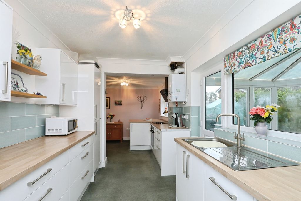 Property photo 2 of 23