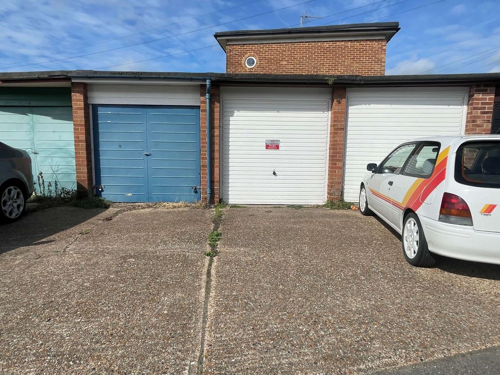 Property photo 1 of 3