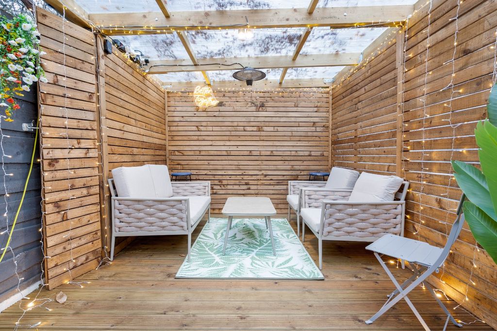 Property photo 2 of 22 Picture No. 17