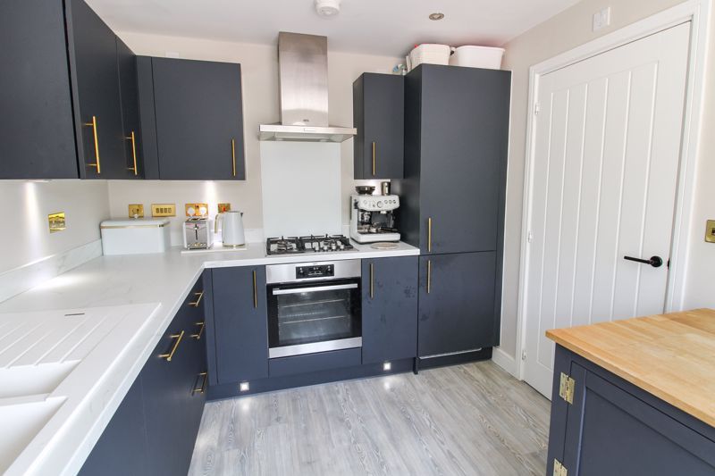 Property photo 3 of 19 Kitchen
