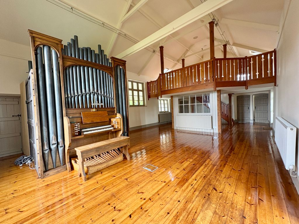 Property photo 3 of 30 Lounge & Organ Old School