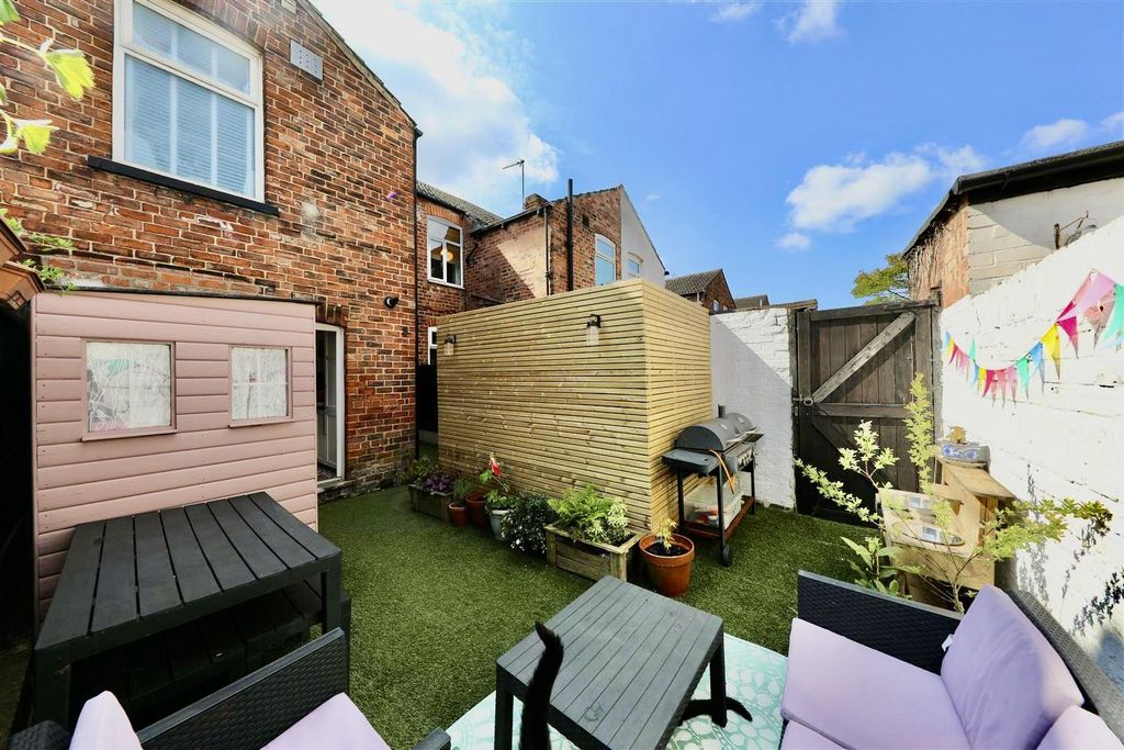 Property photo 3 of 18 Outside