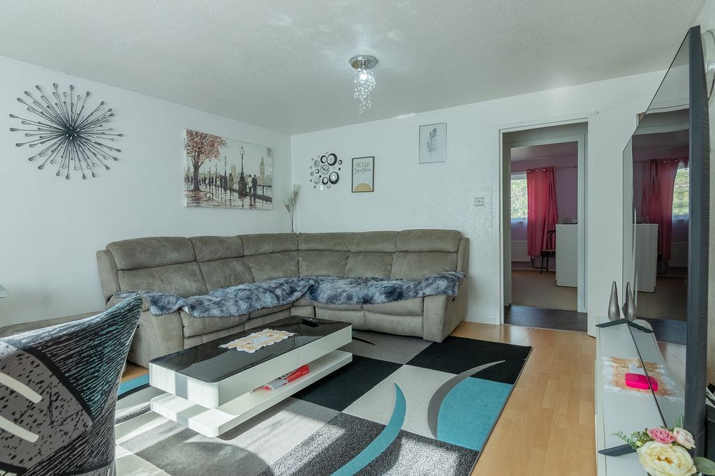 Property photo 3 of 33