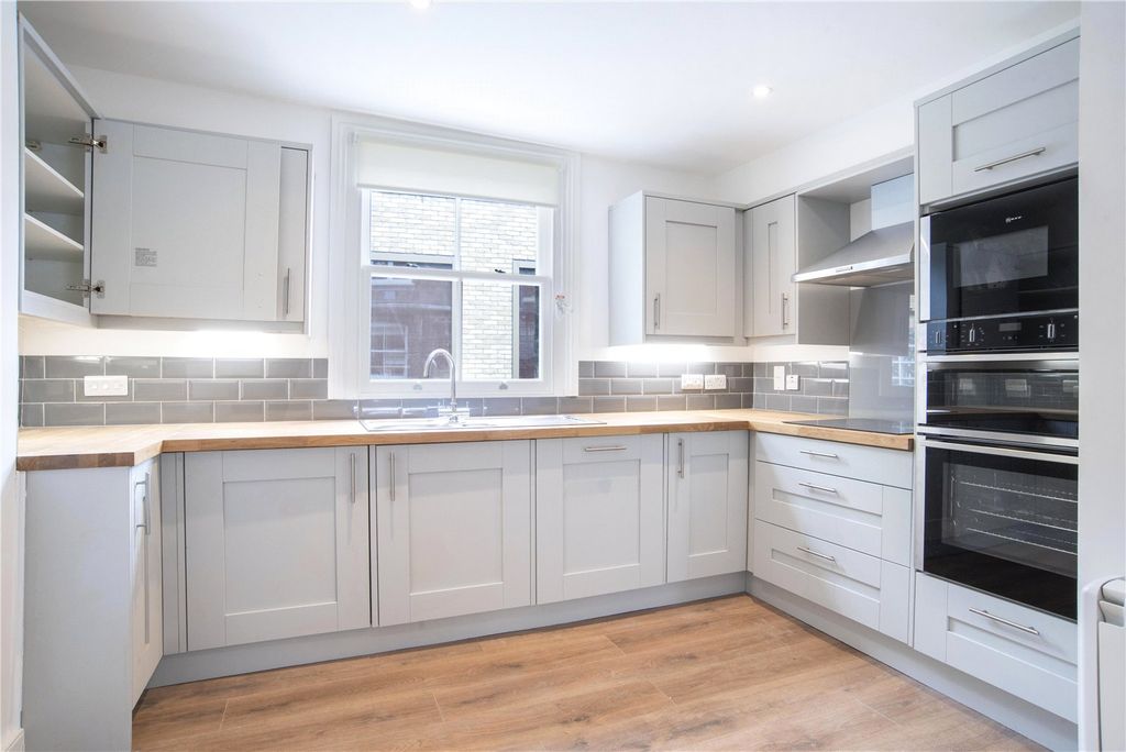 Property photo 3 of 14 Kitchen