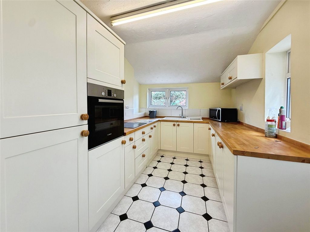 Property photo 2 of 9 Kitchen
