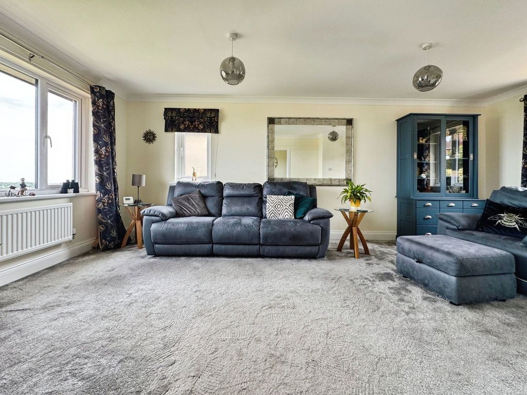 Property photo 3 of 49