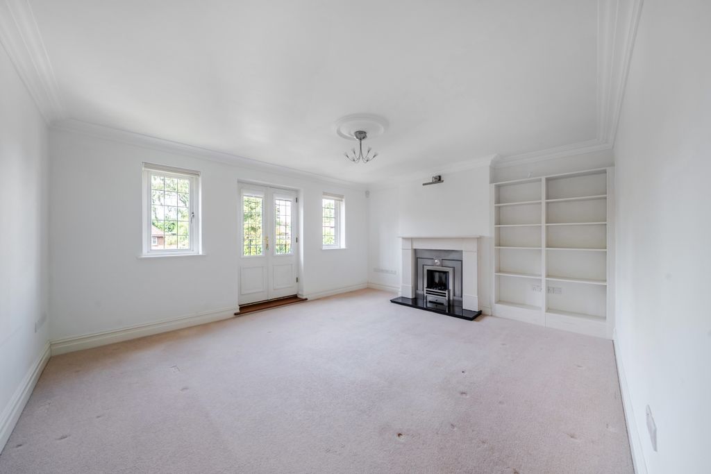 Property photo 2 of 19