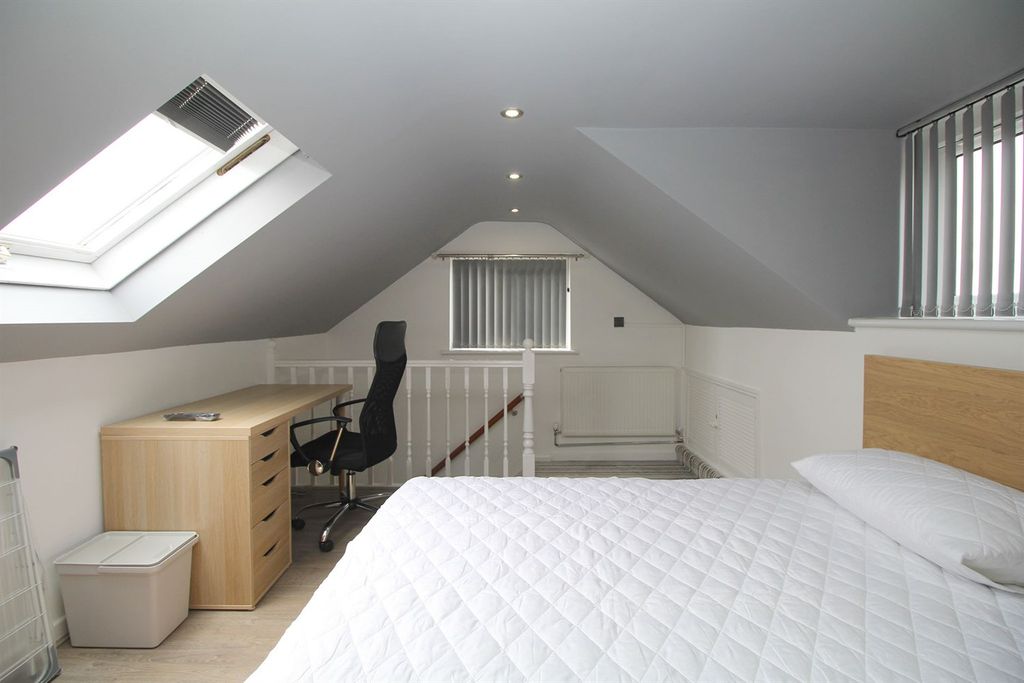 Property photo 2 of 23 Bedroom