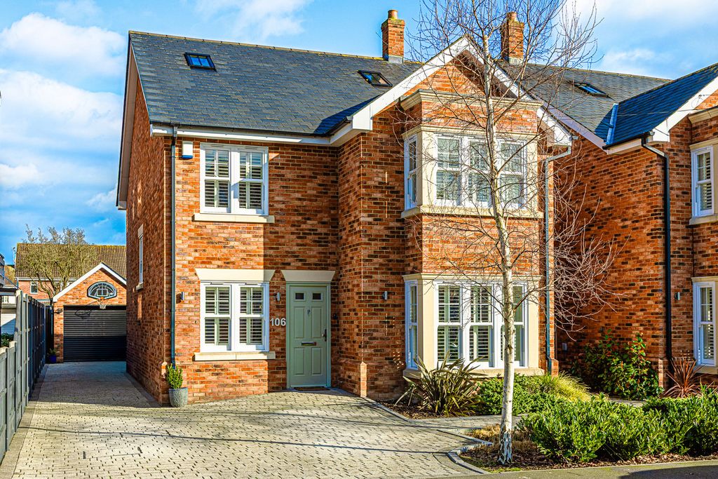 Property photo 1 of 33