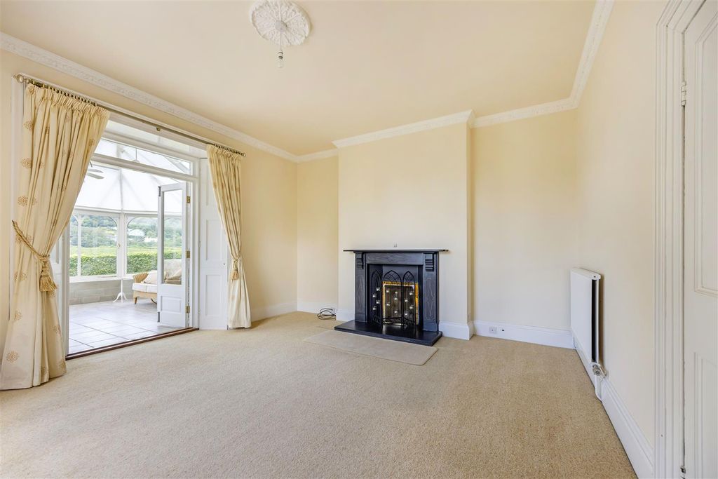 Property photo 3 of 18 Living Room