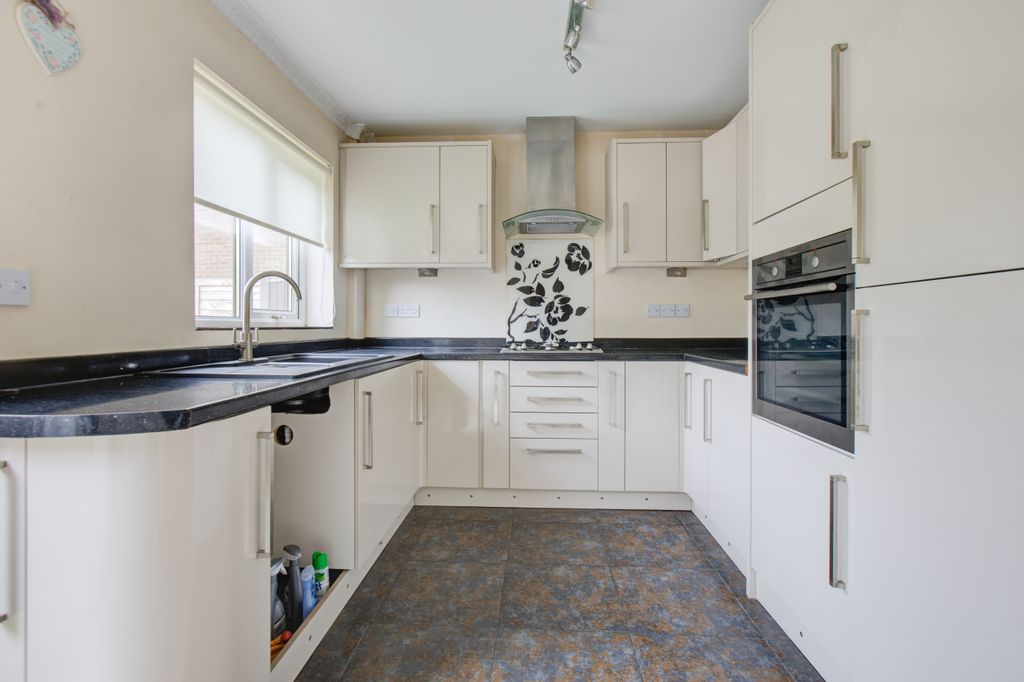 Property photo 2 of 16 22 Ash Coppice-10