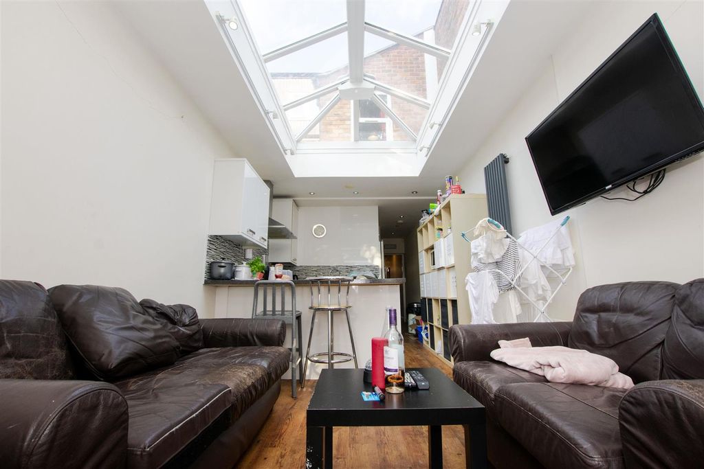 Property photo 1 of 13 Approach