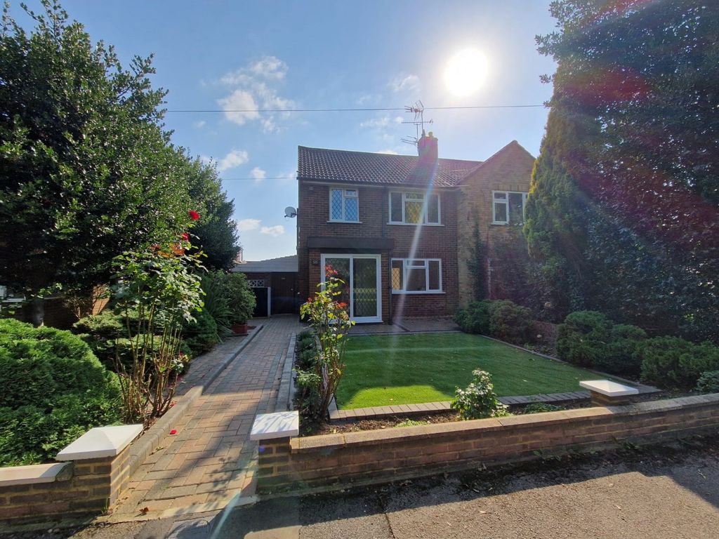 Property photo 1 of 10 Outside Front