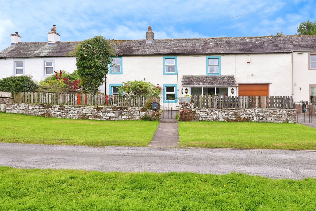 Property photo 1 of 10 Outside