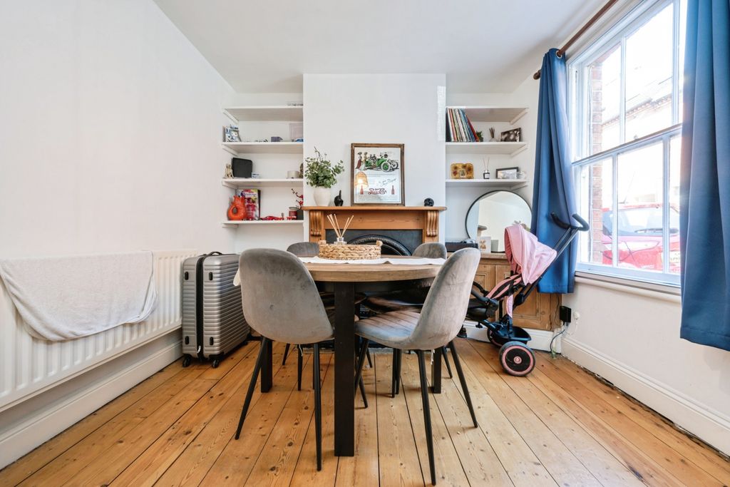 Property photo 2 of 21