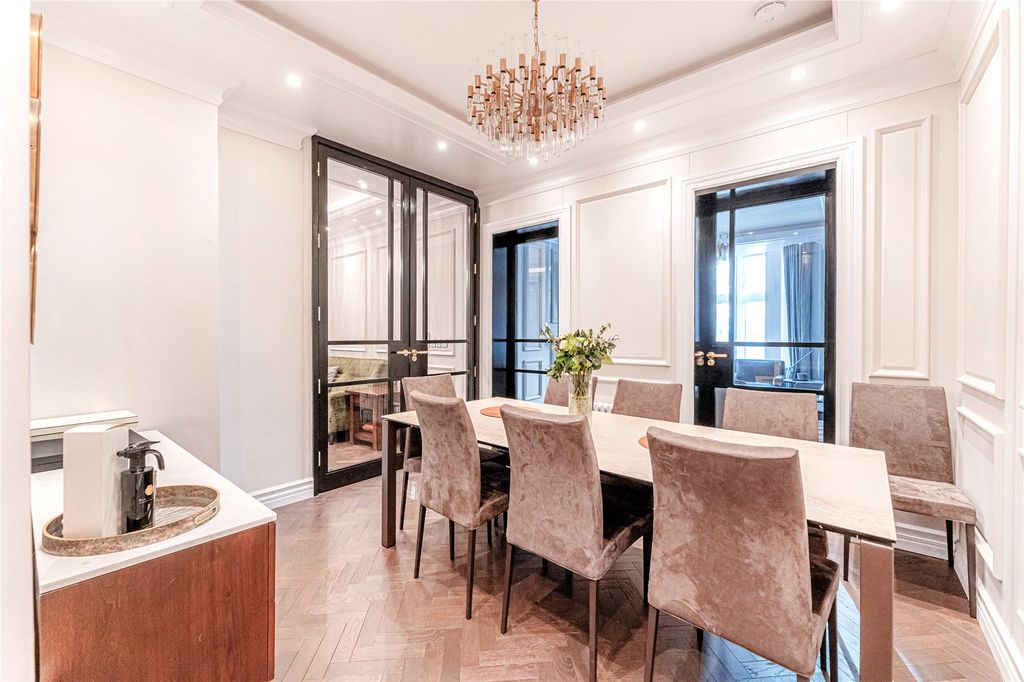 Property photo 3 of 11 Dining Room