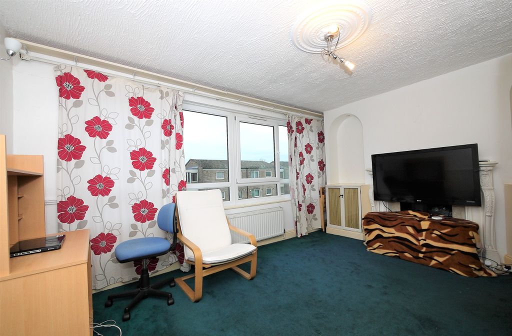 Property photo 2 of 8 3736981