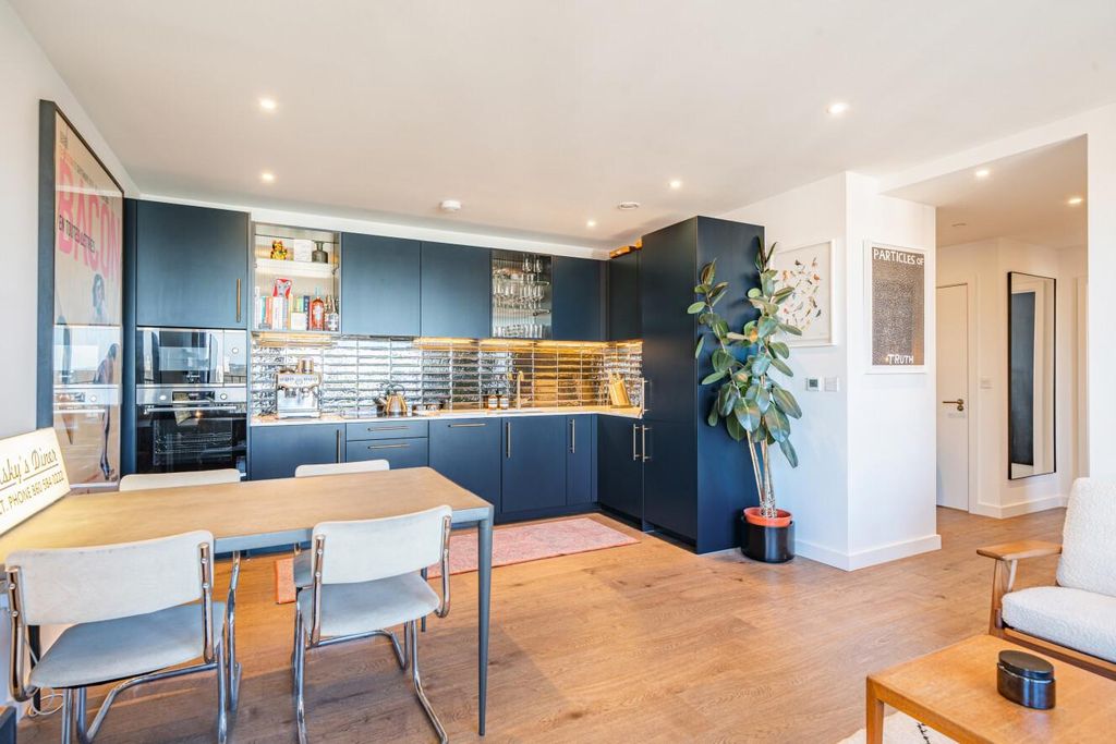 Property photo 3 of 16 Picture 3