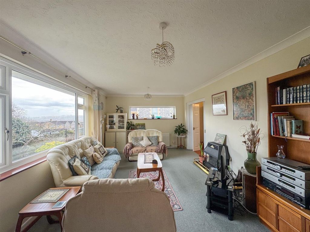 Property photo 2 of 24 Lounge