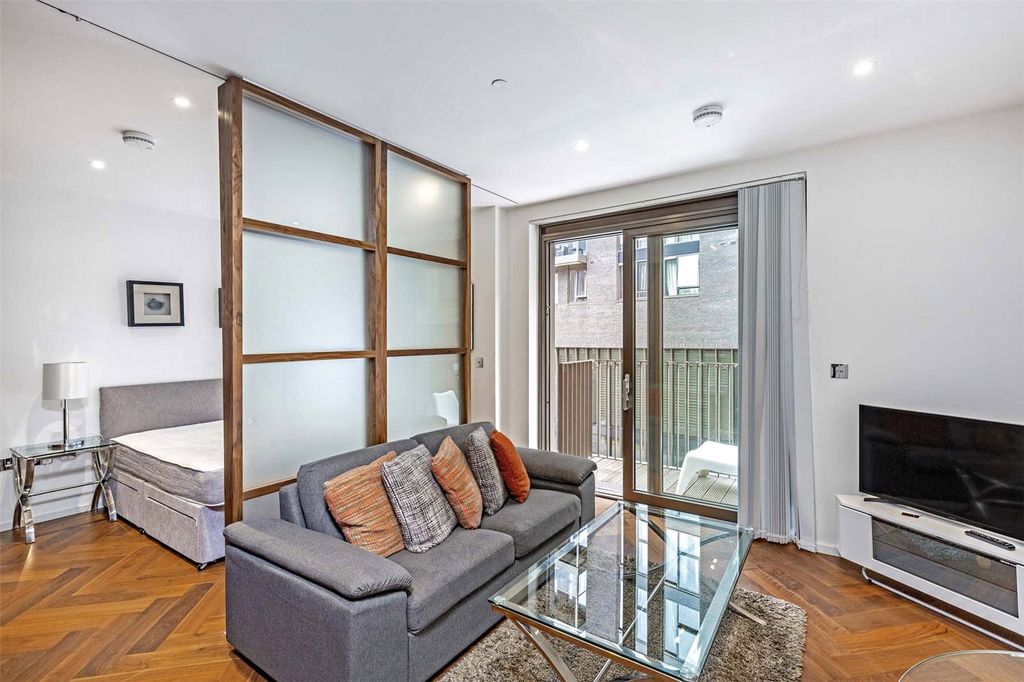 Property photo 1 of 19 Reception