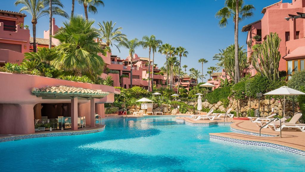 Property photo 1 of 40