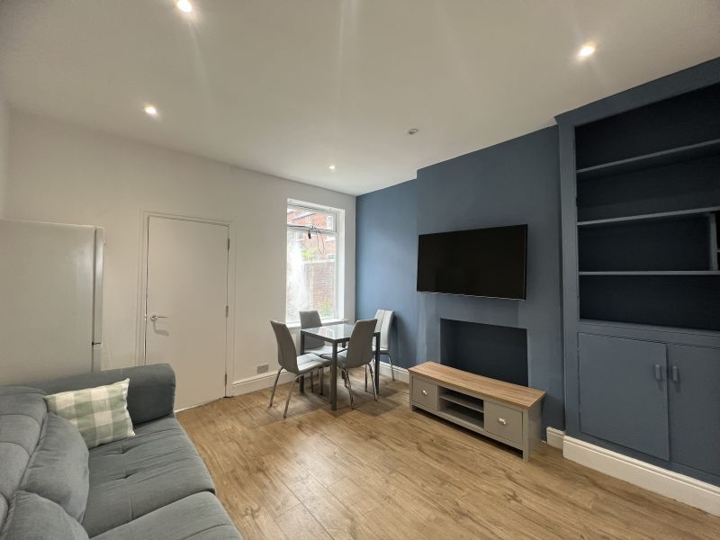 Property photo 1 of 15 Lounge