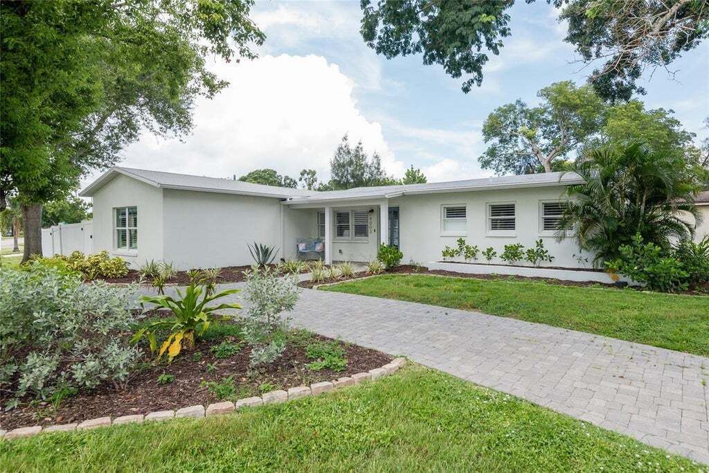 Property photo 1 of 20