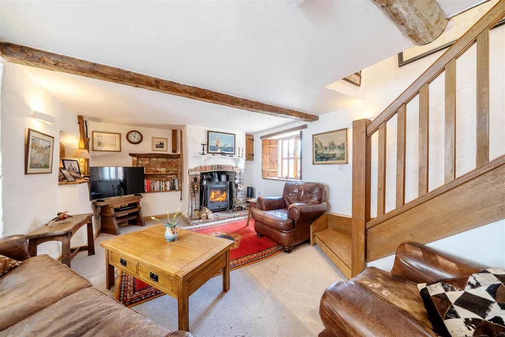 Property photo 2 of 18 Sitting Room