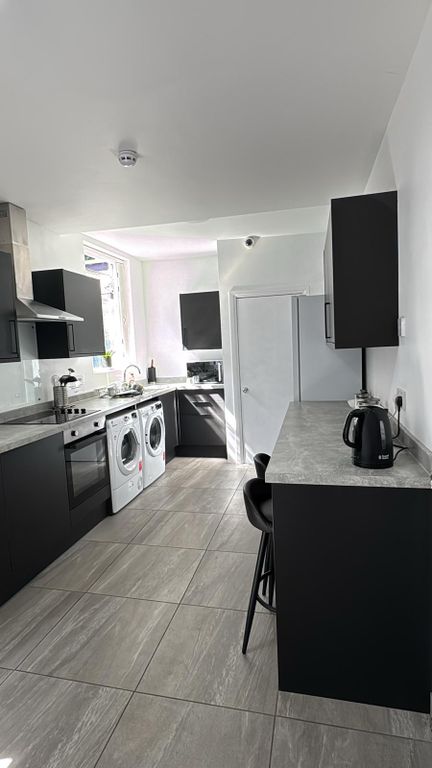 Property photo 1 of 11 Several Rooms To Let In This Hotel/Hostel On Short Term Or Long Term , Monthly Contracts Available Bolton Town Centre.
